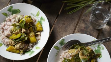 Romige groene pompoencurry met kokosmelk